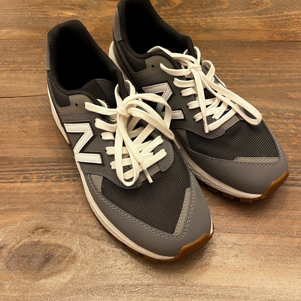 New Balance Gray Athletic Shoes with Breathable Mesh and Traditional Lacing